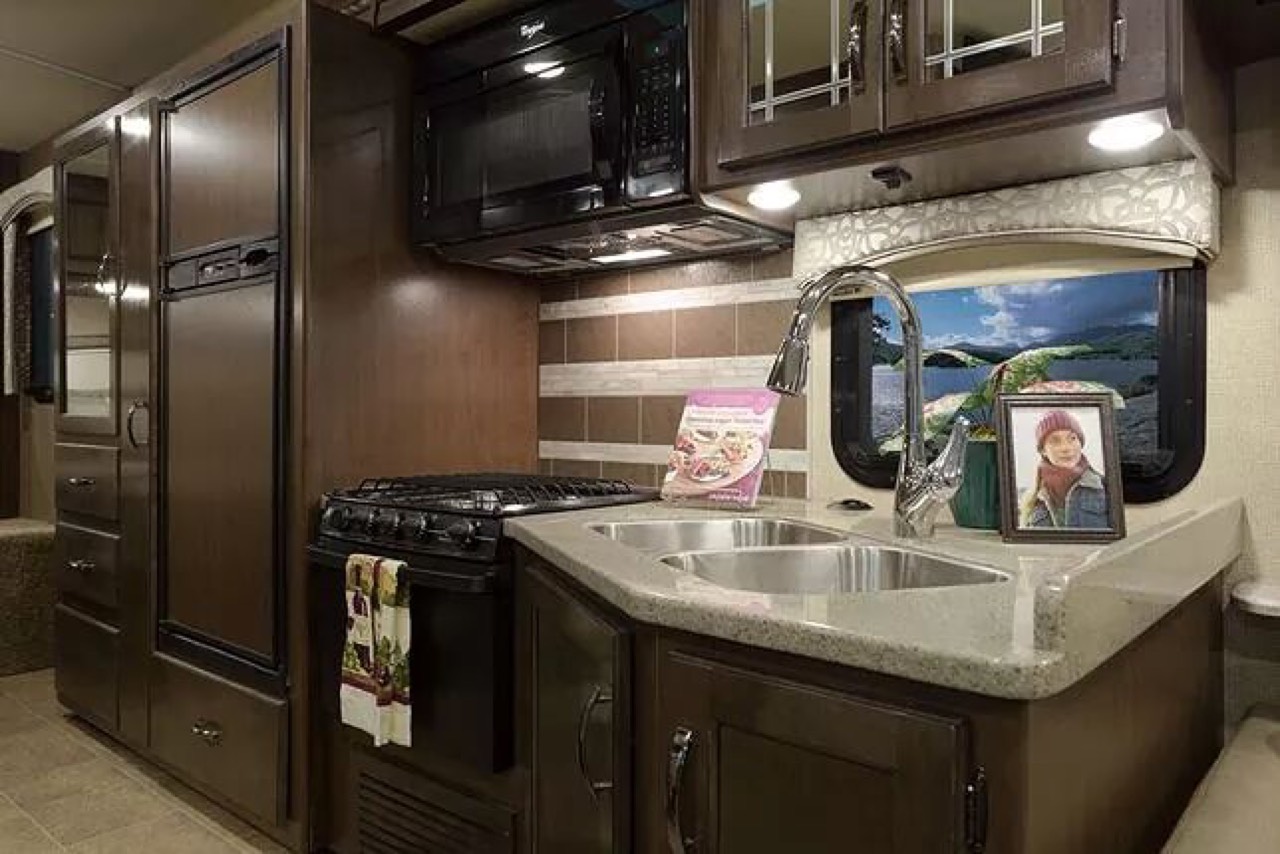 2019 Thor Motor Coach Chateau 31Y Review